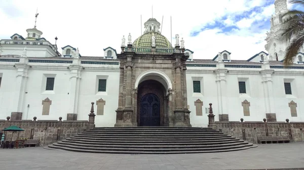 Кафедральний собор у місті Quito — стокове фото