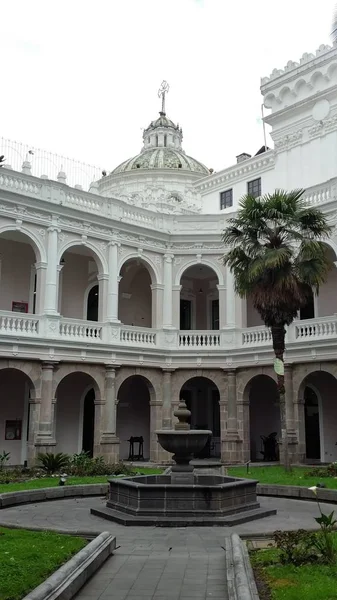 Biblioteca Municipal de Quito — Fotografia de Stock