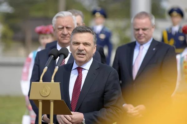 Daha önce Dünya hokeyi Şampiyonası bayrakları kaldırma ciddi töreni