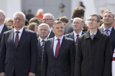 Daha önce Dünya hokeyi Şampiyonası bayrakları kaldırma ciddi töreni