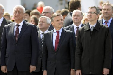 Daha önce Dünya hokeyi Şampiyonası bayrakları kaldırma ciddi töreni