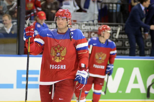 Minsk, Beyaz Rusya - 17 Mayıs: Ovechkin Alexander Rusya görüntüsü üzerinde Rusya ve Letonya Minsk Arena IIHF Dünya Şampiyonası maçı sırasında üzerinde 17 Nisan 2014 Minsk, Beyaz Rusya.