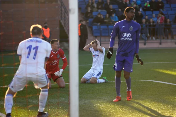 Minsk, Wit-Rusland -, 7 April 2018: Voetballer teleurgesteld tijdens de Wit-Russische Premier League-voetbalwedstrijd tussen Fc Dynamo Minsk en Fc Isloch in het stadion van Fc Minsk — Stockfoto