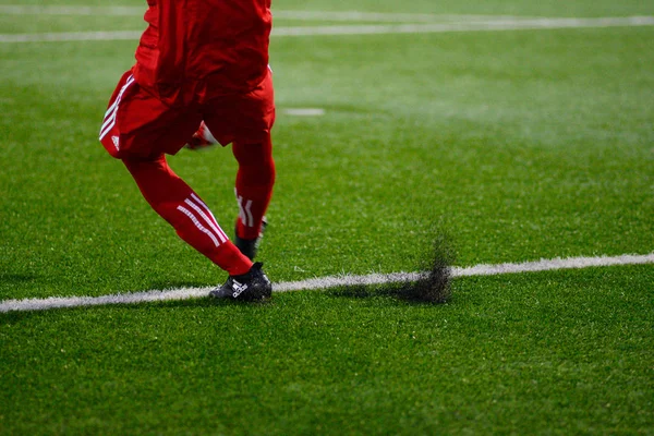 MINSK, BELARUS - MARCH 31, 2018: Goalkeeper hits the ball during the Belarusian Premier League football match between FC Dynamo Minsk and FC Torpedo at the FC Minsk Stadium. — Stock Photo, Image