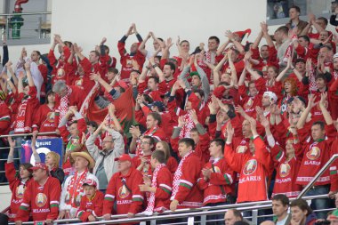Minsk, Beyaz Rusya - 7 Mayıs: Beyaz Rusya hayranları takım sırasında 2014 kutluyor 7 Mayıs 2014 IIHF Dünya buz hokeyi Şampiyonası maç Minsk, Beyaz Rusya