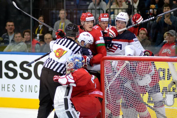 Minsk, Beyaz Rusya - 7 Mayıs: ABD ve Beyaz Rusya takımı kavga sırasında 2014 IIHF Dünya buz hokeyi Şampiyonası maç 7 Mayıs 2014 Minsk, Beyaz Rusya