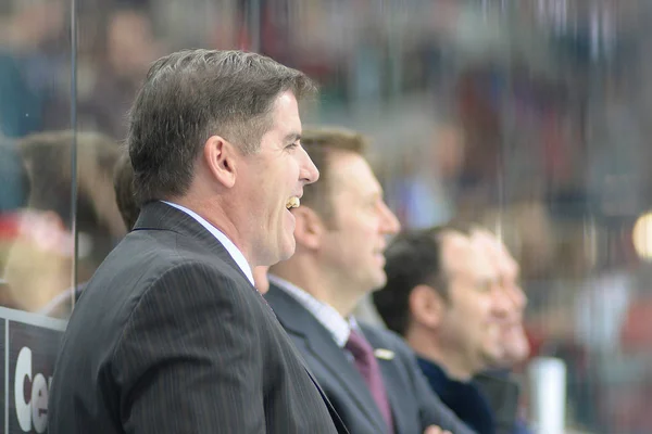 Minsk, Beyaz Rusya - 7 Mayıs: Laviolette Peter, baş antrenör ABD, tepki 2014 IIHF Dünya buz hokeyi Şampiyonası sırasında 7 Mayıs 2014 Minsk, Belarus ise maç.