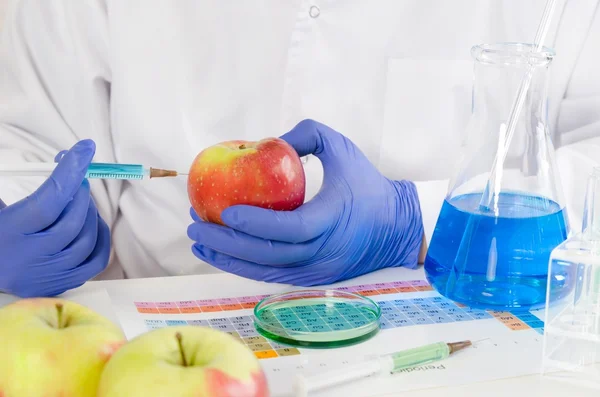 Technician uses a syringe. Genetic modification of fruits and vegetables — Stock Photo, Image