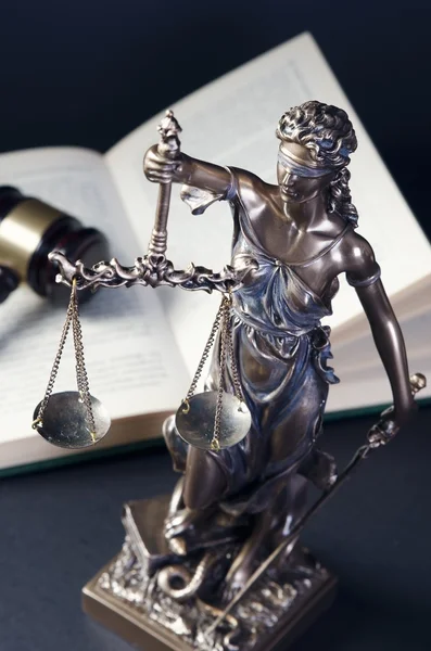 Pojęcie prawa z Themis, symbol sprawiedliwości — Zdjęcie stockowe