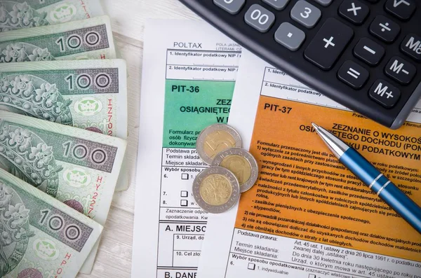 現金でポーランドの納税フォーム — ストック写真