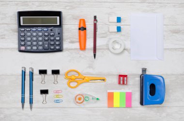 Business desk içindeki office üstten görünüm düzenlenmiş