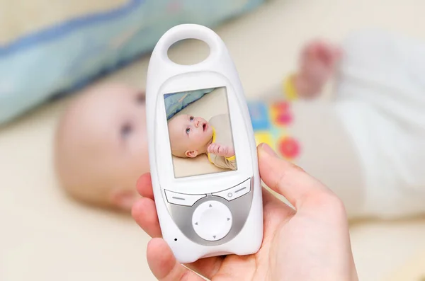 宝宝的安全的视频婴儿监视器 — 图库照片
