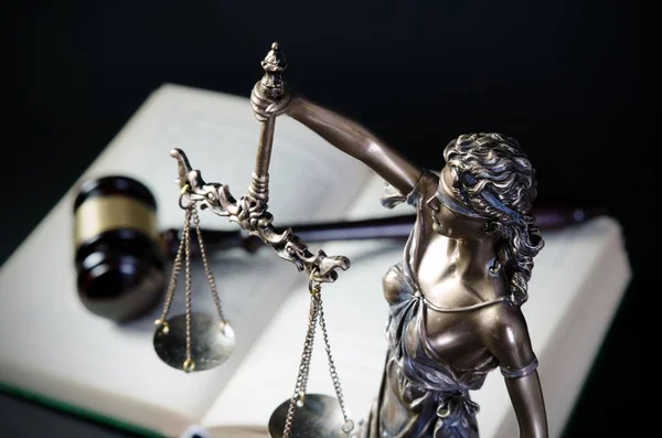 Rechtsbegriff mit themis, Symbol der Gerechtigkeit — Stockfoto