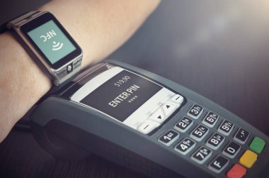 Adam smartwatch Nfc teknolojisi ile üzerinden ödeme yapma