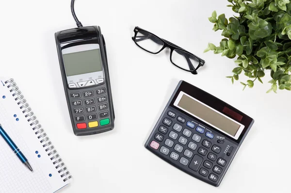 Office desk table with payment terminal and calculator — Stock Photo, Image