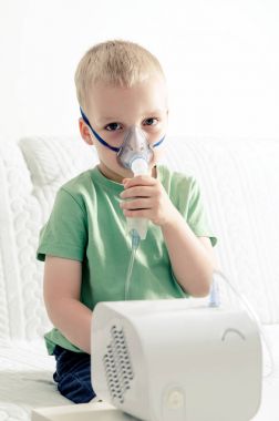 Çocuk evde Nebulizatör ile enhalasyon yapma