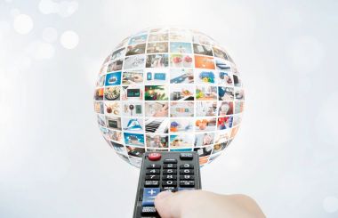 Multimedya küre soyut kompozisyon televizyon yayını