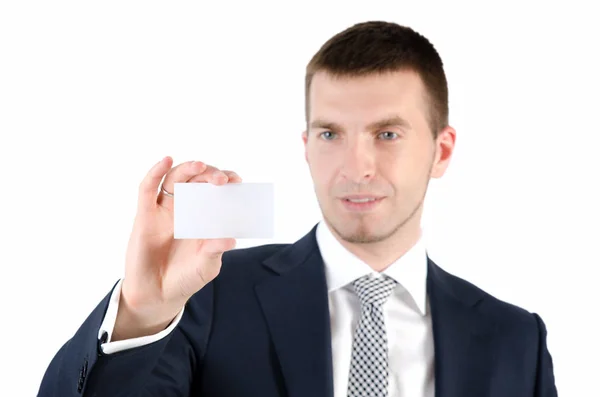 Hombre sosteniendo tarjeta de visita blanca sobre fondo blanco — Foto de Stock