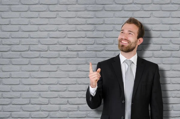 Hombre de negocios guapo en traje copia espacio —  Fotos de Stock