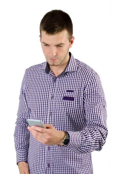 Uomo utilizzando smart phone su sfondo bianco — Foto Stock