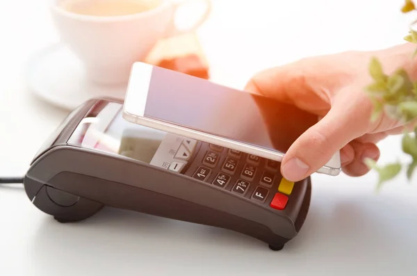 Mobile payment in cafe with smart phone — Stock Photo, Image