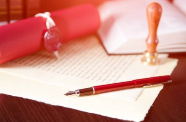 Hukuk arka plan teması. Dolma kalem ve el yapımı kağıt