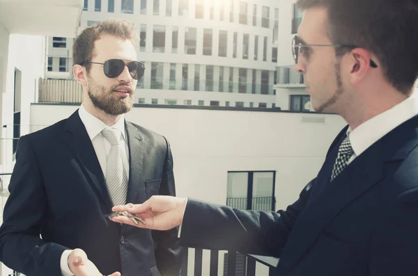 Young businessman investor buying new apartment — Stock Photo, Image