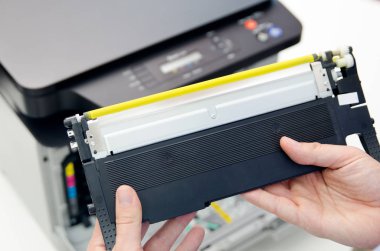 Adam lazer yazıcı toner değiştirme