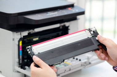 Adam lazer yazıcı toner değiştirme