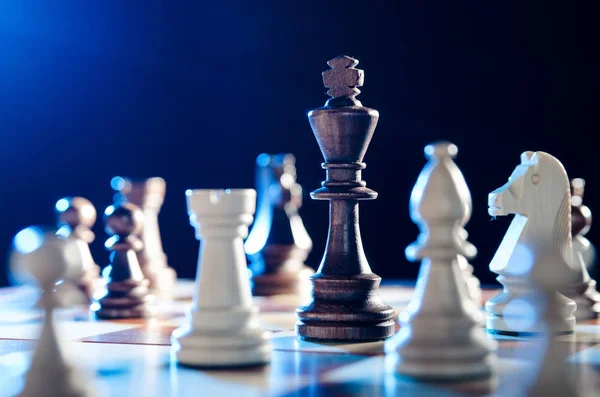 Шахматные финансы, лидерская стратегия в бизнесе — стоковое фото