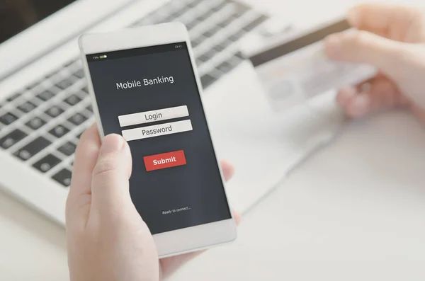 スマート フォンでモバイル銀行アカウントへのログイン — ストック写真