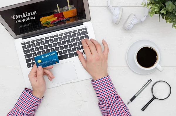 Shopping online con carta di credito — Foto Stock