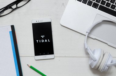 Yasal müzik akışı sunar bir müzik servisi gelgit