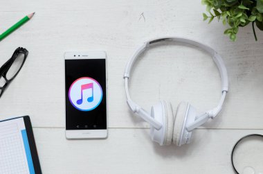 Apple müzik yasal müzik akışı sunmaktadır bir hizmettir