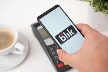 Blik logolu telefon, irtibatsız ödeme servisi
