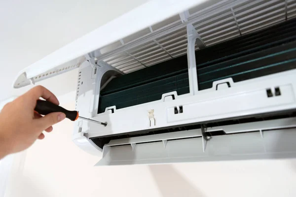 Airconditioner unit service — Stockfoto