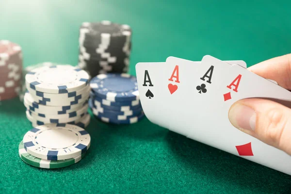 Man plays poker in the casino — Stock Photo, Image