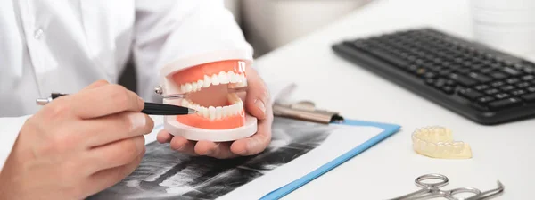 Zahnarztberatung, wie man gesunde Zähne pflegt — Stockfoto
