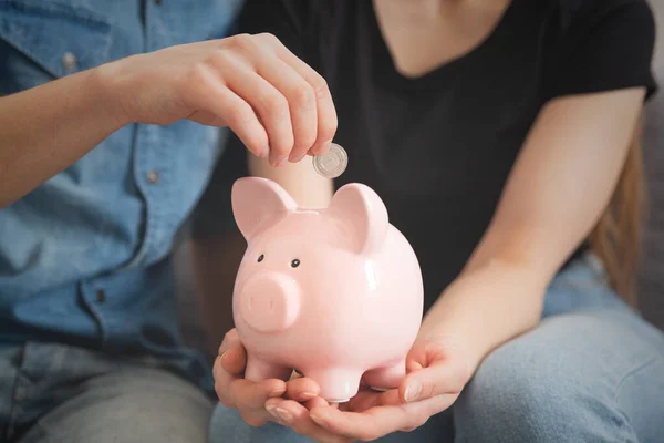 Orçamento Home Finanças Família Com Banco Piggy — Fotografia de Stock