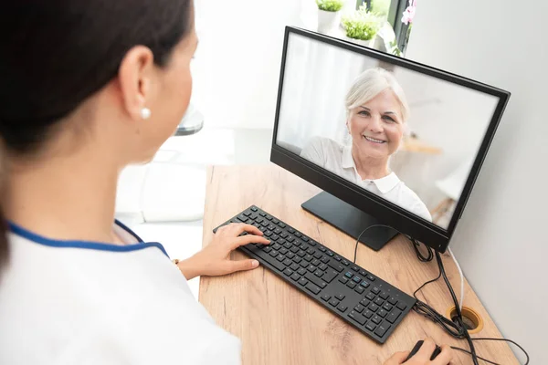 Médico Idoso Paciente Consulta Médica Telessaúde Telemedicina Conceito Cuidados Saúde — Fotografia de Stock