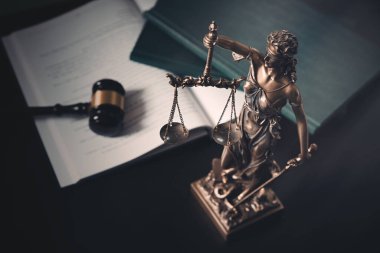 Hukuk, hukuk, yargılama kavramı. Kadın adalet kompozisyonu