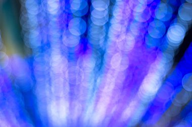 Soyut mavi bokeh; Noel ve yeni yıl kutlamaları teması