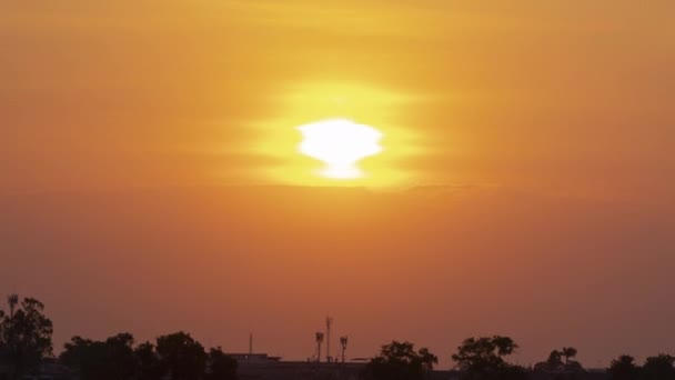 Caducidad Puesta Sol Hora Dorada Con Movimiento Nubes Campo Arroz — Vídeo de stock