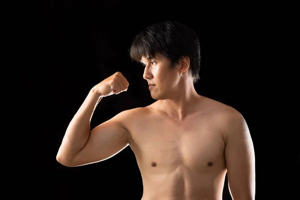 Muscolo Boxer Forma Uomo Asiatico Alzando Mano Destra Distacco Vista — Foto Stock