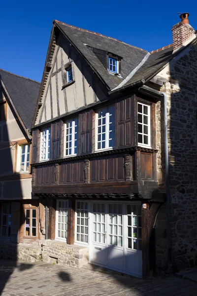 Arquitetura de Dinan, departamento de Cotes d 'Armor, Bretanha, Franc — Fotografia de Stock