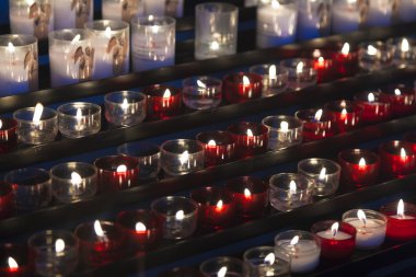 reims, marne, champagne-ardenne, fra katedral içinde mumlar