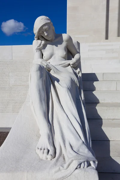 Staty i Canadian National Vimy Memorial, nära Givenchy-sv- — Stockfoto