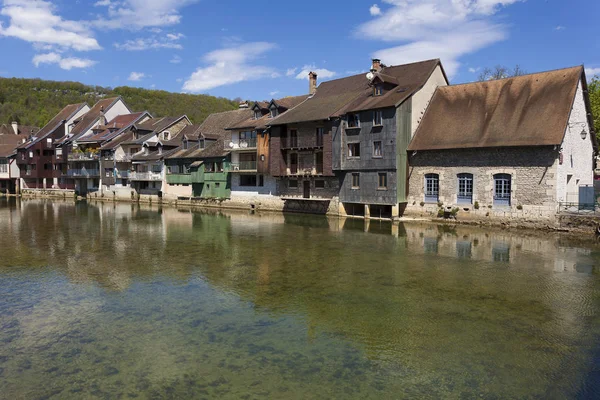 Rzeka Loue, Ornans, Jura, Franche-Comte, Francja — Zdjęcie stockowe