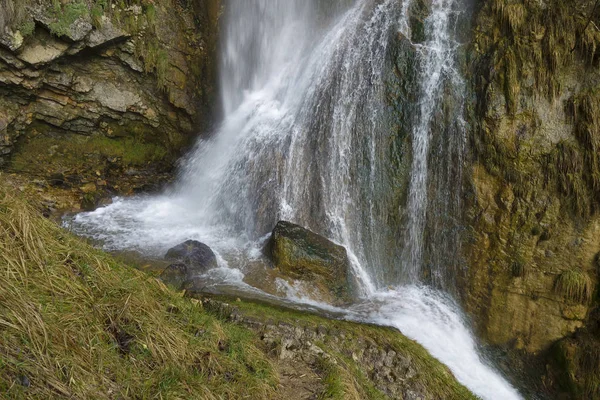 Kaskade des Syratus, Mundwerk-Haute-Pierre, Doubs, Bourgogne-Fra — Stockfoto