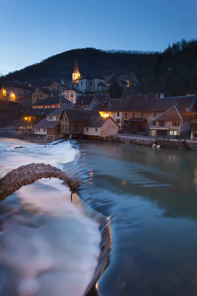 Nachtval in Lods, Doubs, Bourgogne-Franche-Comte, Frankrijk — Stockfoto